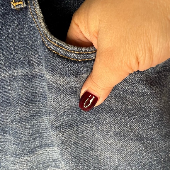 NWT Old‎ Navy Saylor High-Rise Curvy OV Straight Distressed Raw Hem Denim Jeans - Picture 6 of 10